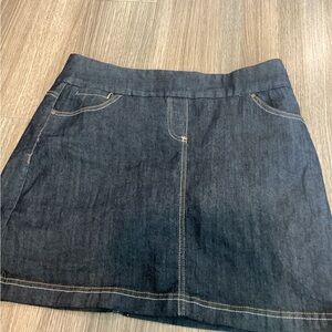 Reitmans Skirt – Size 7 – Classic &‎ Versatile